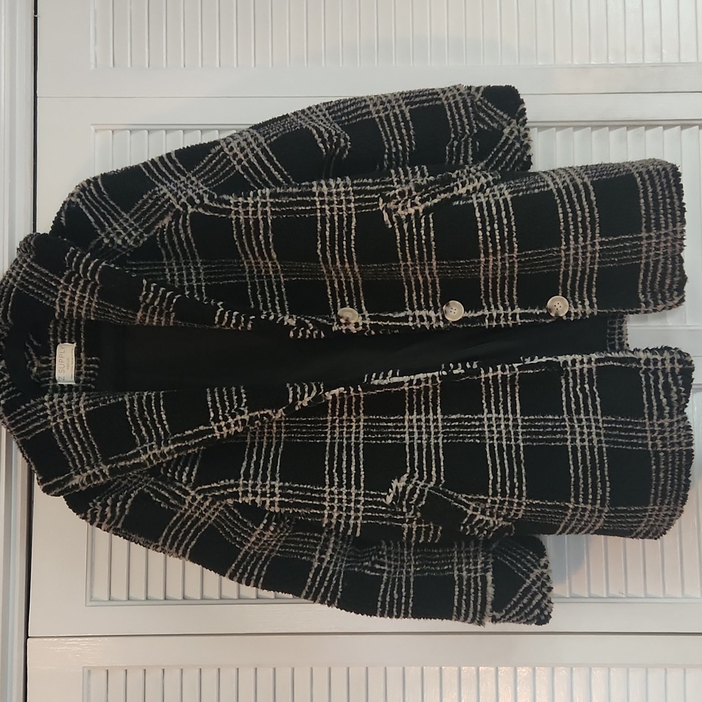 NEW Z Supply black and white fuzzy Sherpa long line jacket size medium